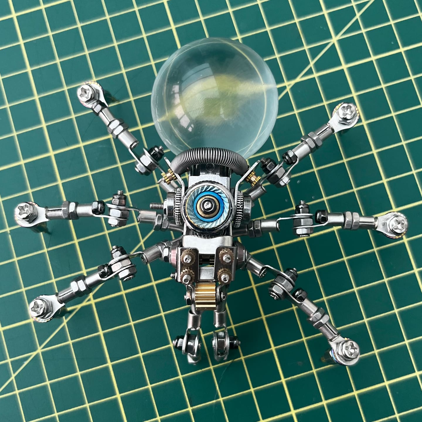 Customer photo review of Crystal Lamp Jumping Spider