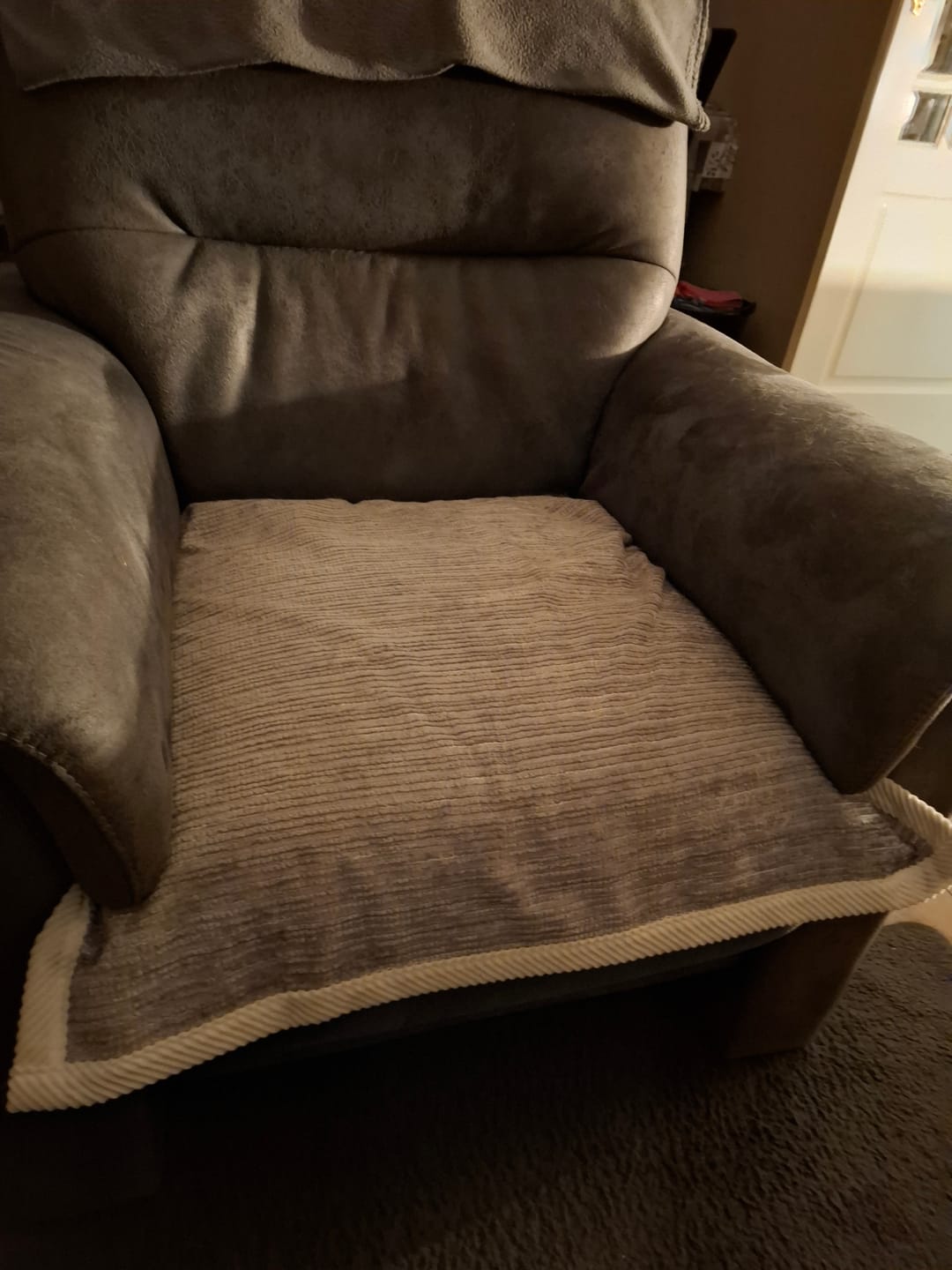 Customer photo review of StayCover - Antislip Beschermende Bankhoes