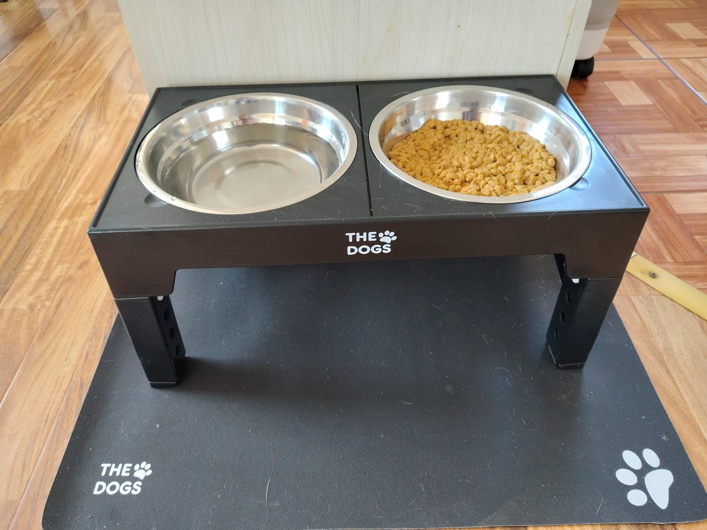Customer photo review of Comedero Elevado THE DOGS Postura correcta en cada comida