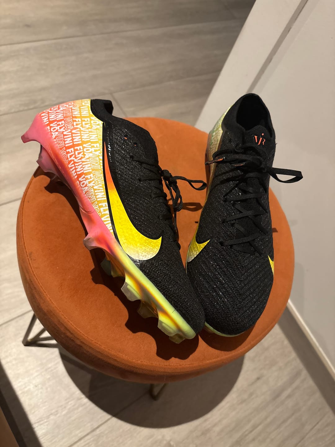 Customer photo review of PHANTOM 6 ELITE LOW CUT FG MAX VOLTAGE - JAUNE/LIMELIGHT/BLACK/HYPER CRIMSON