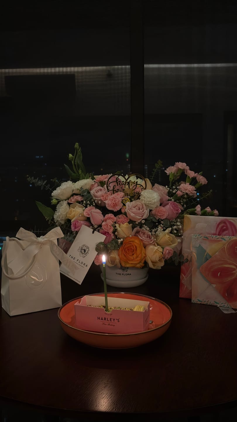 Customer photo review of Heartbeat Hues (with white vase)