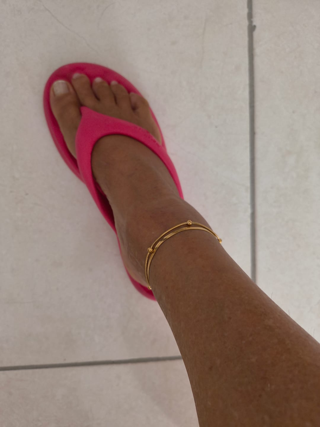 Customer photo review of Tornozeleira Dupla Ball Banhada em Ouro 18K