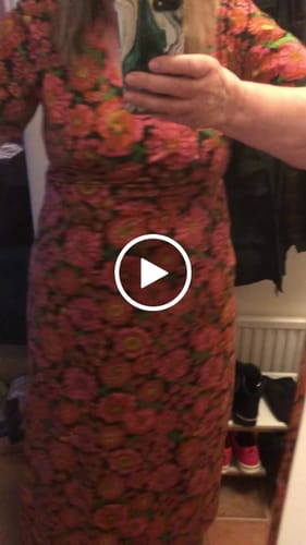 Customer video review of Långklänning Delaila