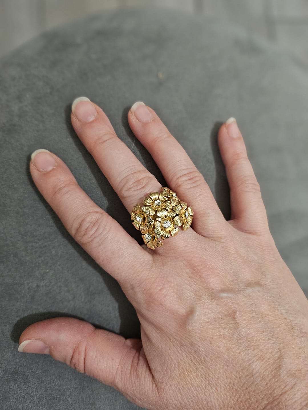 Customer photo review of Anello Ghirlanda - fiori dorati e cristalli
