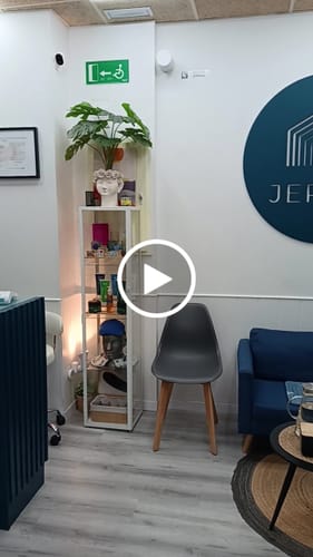 Customer video review of Expositor Reseñas Google NFC y QR