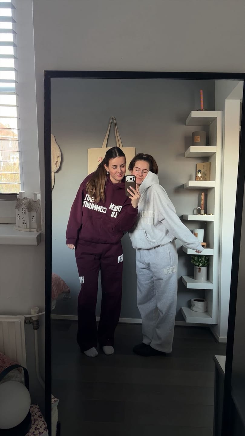 Customer photo review of GATED COMMUNITY HOODIE DARK PLUM