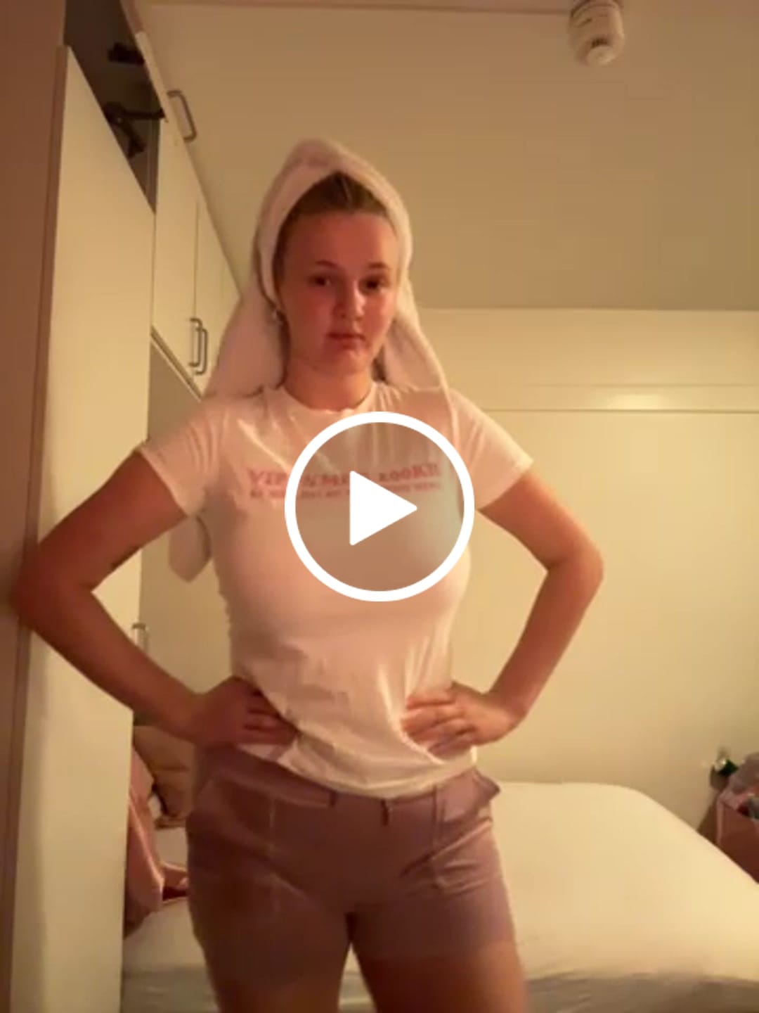 Customer video review of VIPPS MEG 200KR SÅ FÅR DU SE PUPPENE MINE - DAME T-SKJORTE