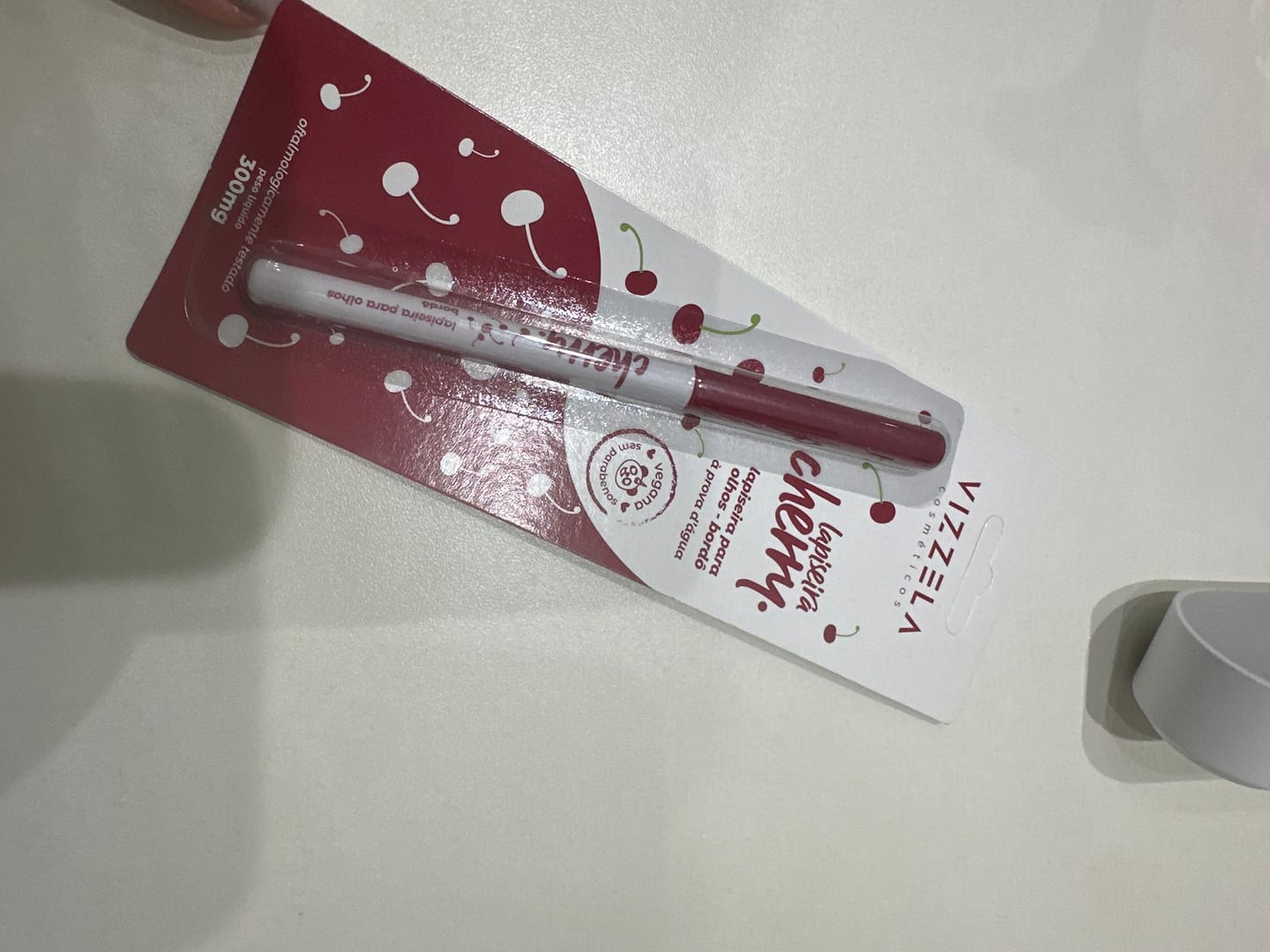 Customer photo review of Lapiseira para Olhos Bordô - Cherry - Vizzela