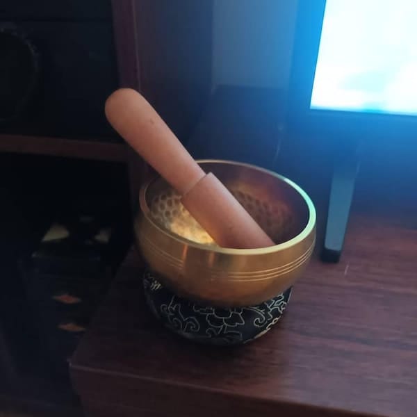 Customer photo review of Hand Hammered Himalayas Singing Bowl