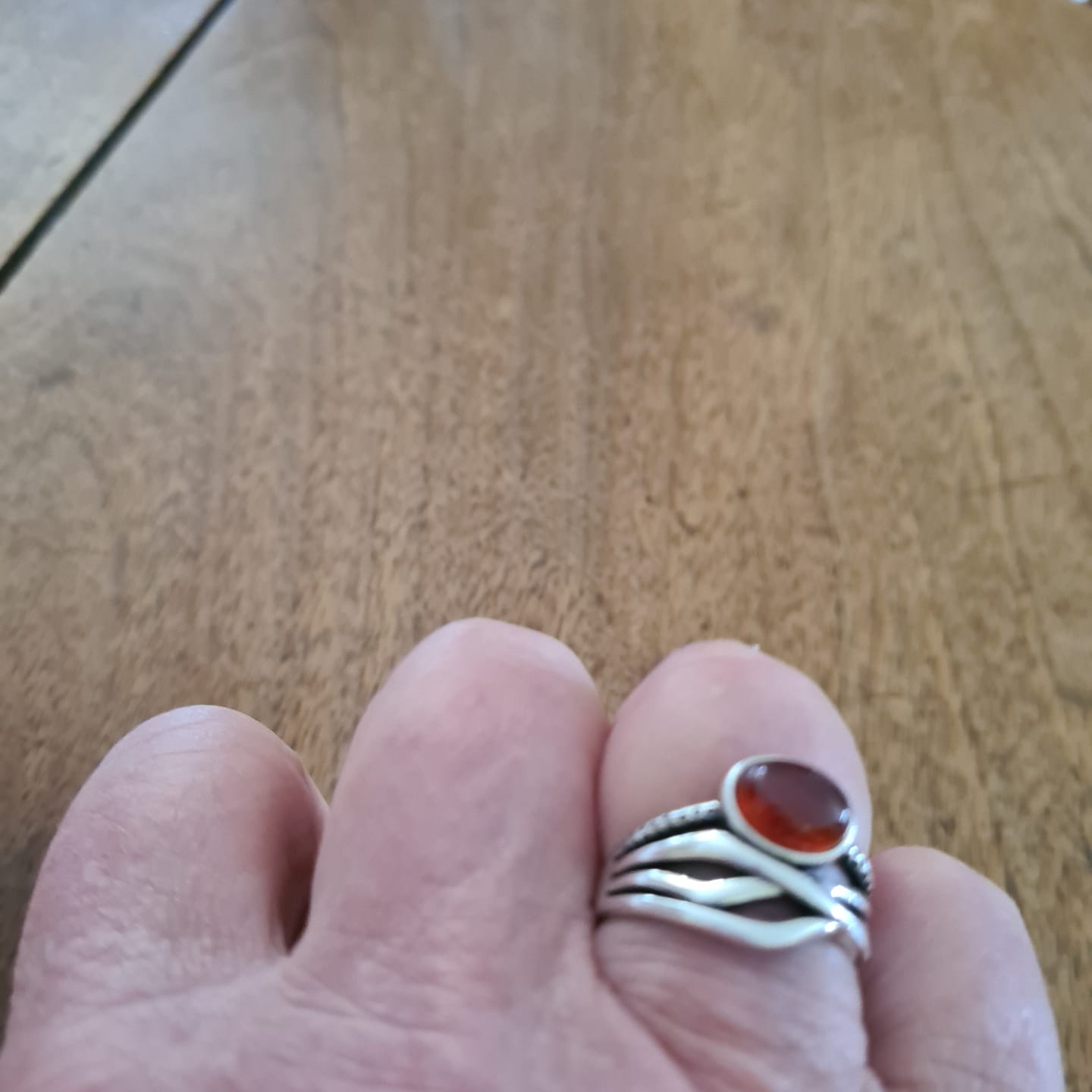 Customer photo review of Bague Ajustable "Prema" en Grenat & Argent