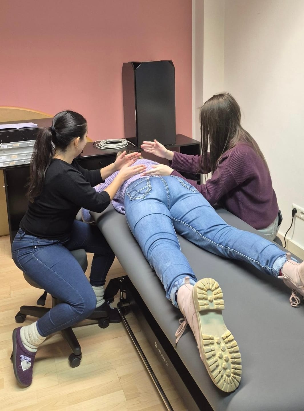 Customer photo review of Therapieliege Elektrisch Evero Cross X4 Ergo | 4-Segmente | Steuerrahmen | Grau-Schwarz | 3 Jahre Garantie