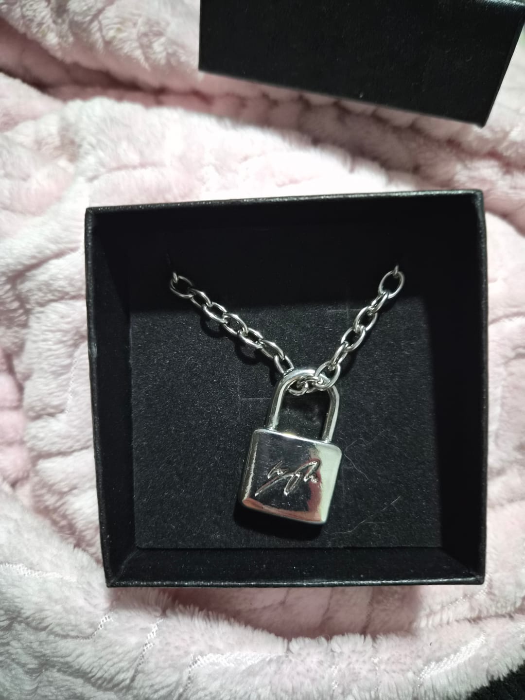 Customer photo review of SKZ World Tour Dominate: celebrATE Hyunjin Necklace