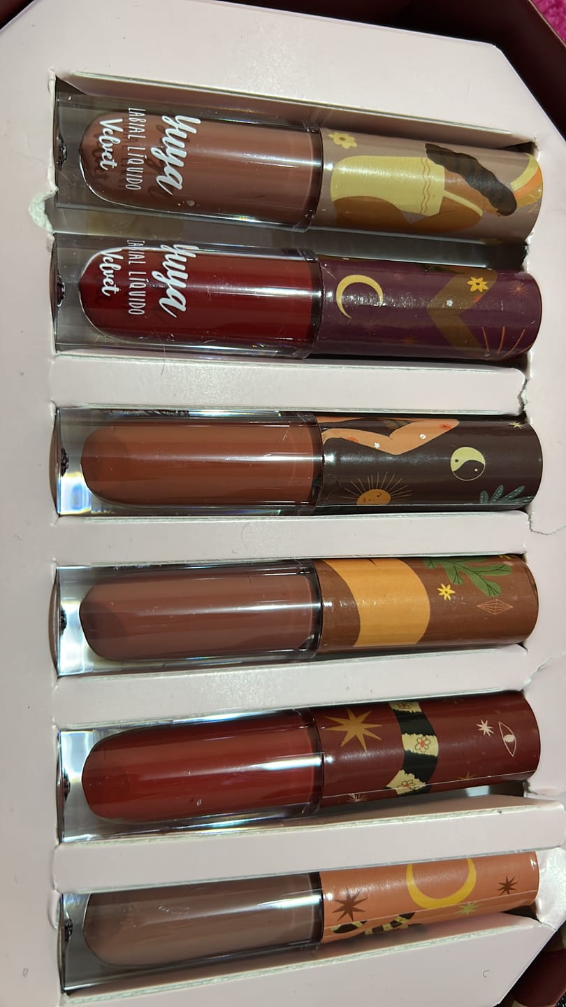 Customer photo review of Labiales Velvet - Edición Limitada