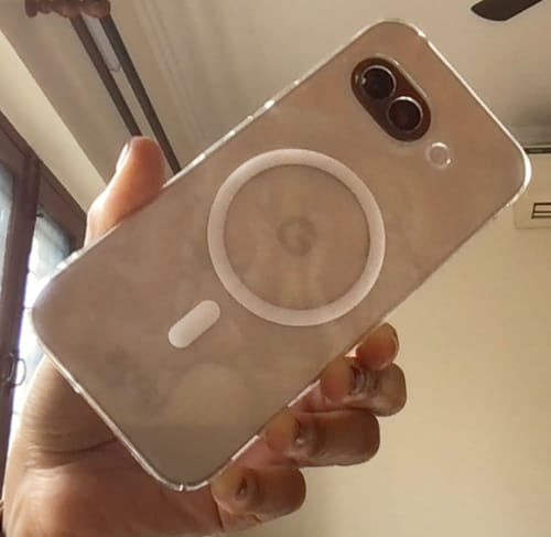 Reviewer holding their phone in the transparent Anti Yellow Magsafe case, showing the back and MagSafe ring.