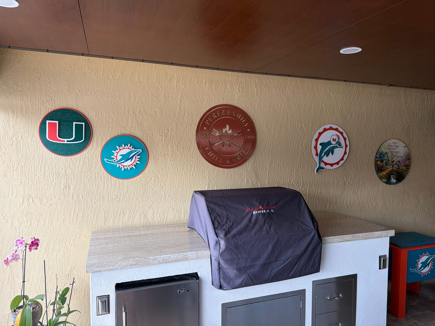 Customer photo review of Miami Hurricanes CRAFT SERIES 3D Vintage Metal Wall Art