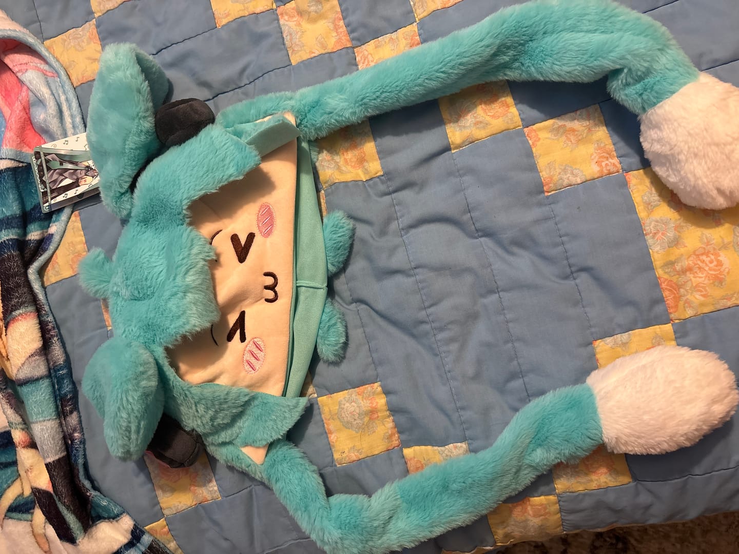 Customer photo review of Hatsune Miku Flap Moving Ears Plushie Hat