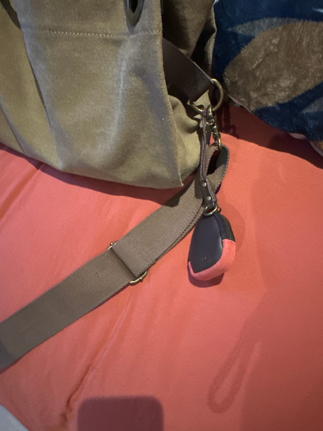 Kundenbewertung mit Foto von LILAS – TASCHENANHÄNGER