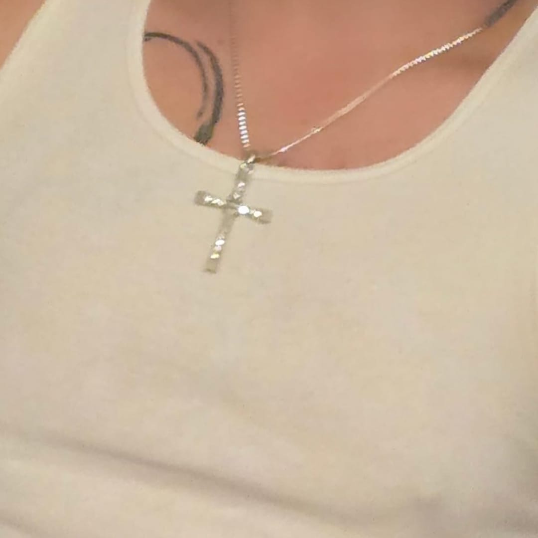 Customer photo review of Collar Toreto Cruz de Acero Inoxidable
