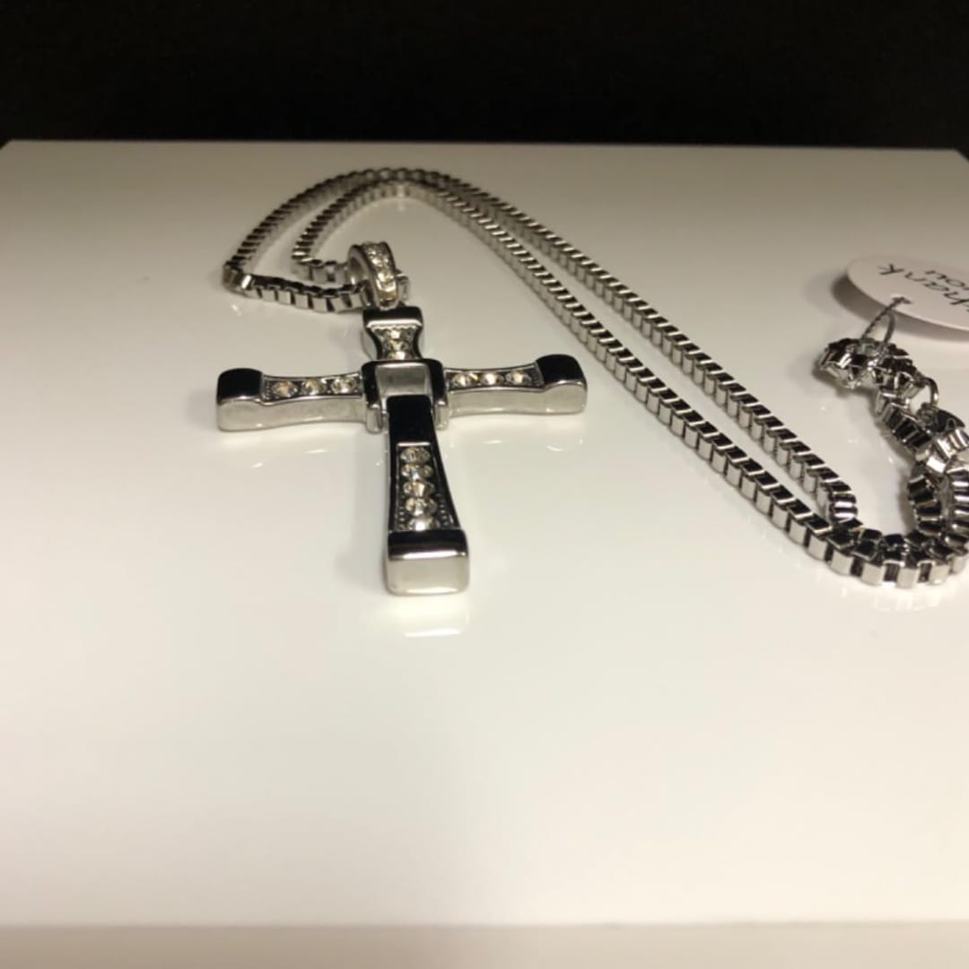 Customer photo review of Collar Toreto Cruz de Acero Inoxidable