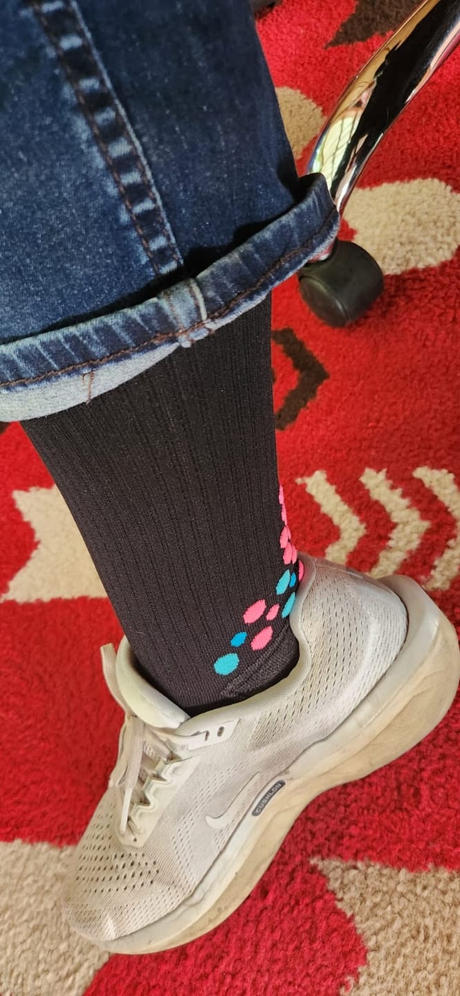 Customer photo review of Calcetin Runner de Compresion EVOLUTION Black + Regalos