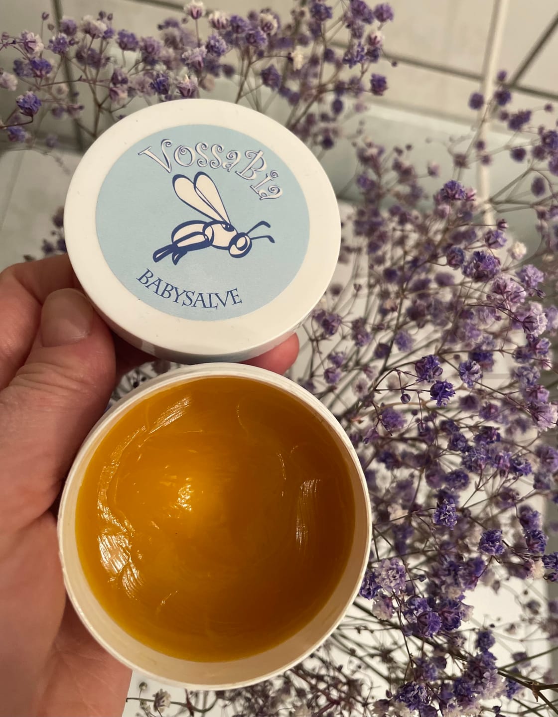 Reseña fotográfica de un cliente sobre la pomada para bebés
