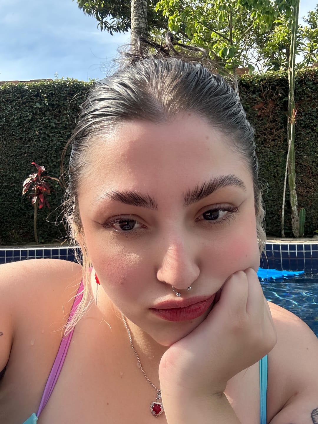 Customer photo review of Lapiseira para Olhos Bordô - Cherry - Vizzela