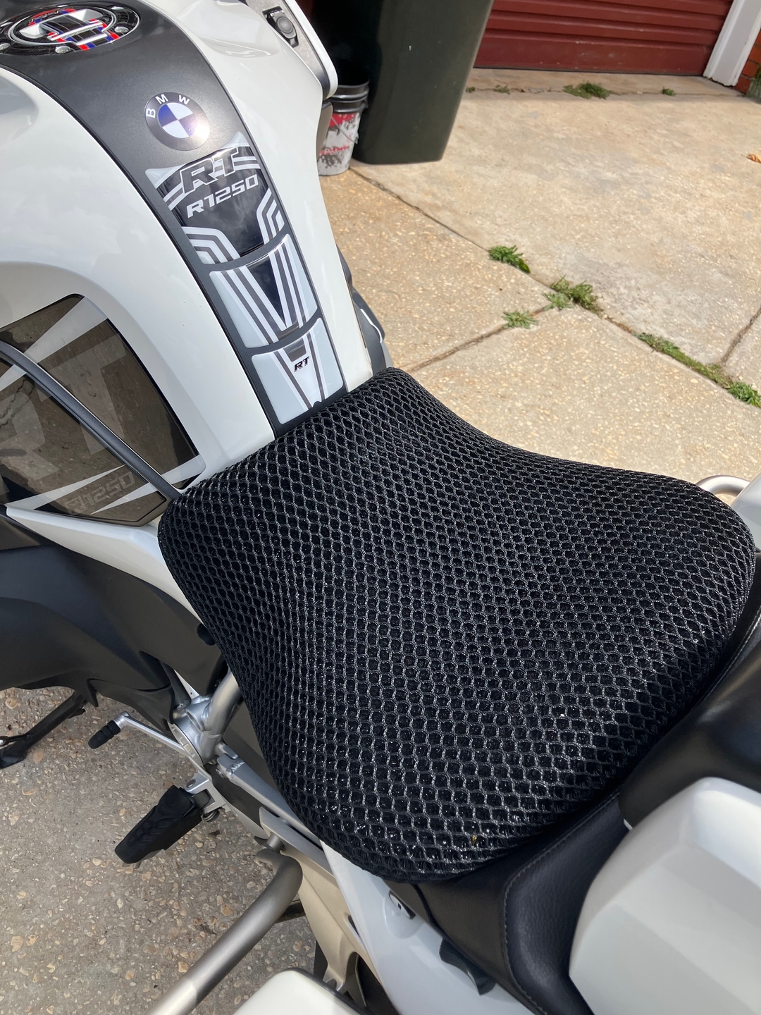 Wind Rider mesh seat cover on a BMW R 1250 RT