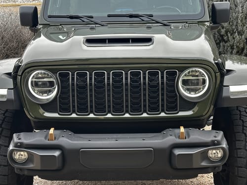 Customer photo review of Aftermarket Updated Style Grille (Fits JL/JT)