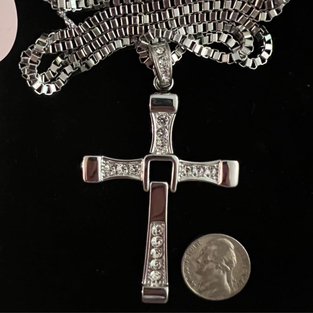 Customer photo review of Collar Toreto Cruz de Acero Inoxidable