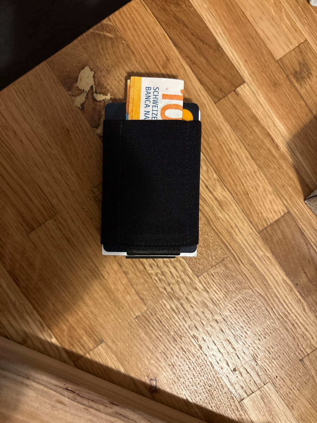 Customer photo review of Nano Boy card holder wallet with small elastic coin pocket