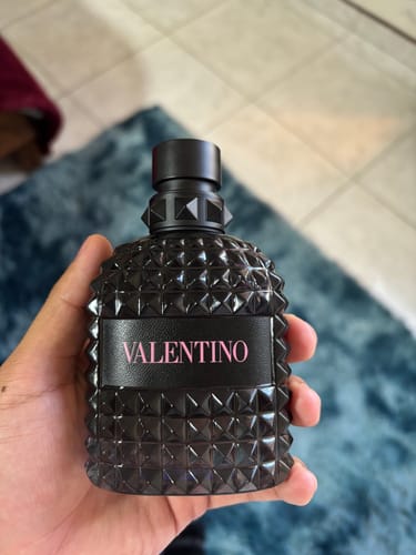 Reseña con foto de un cliente sobre Perfume Valentino Uomo Born in Roma EDT