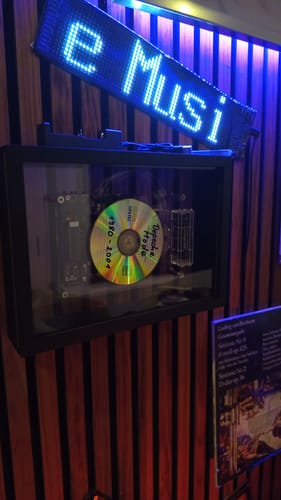 Customer photo review of M1 Music Frame CD Player