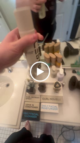 Customer video review of Curl Refresh Spray
