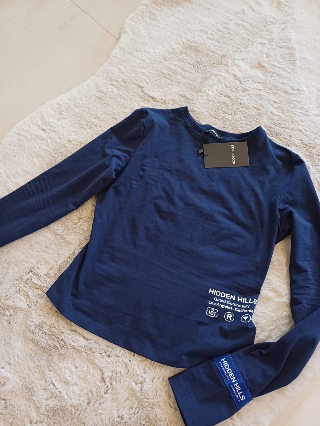 Customer photo review of LABEL LONGSLEEVE TOP NAVY