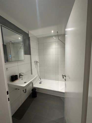 Customer photo review of SONNI Walk In/ Begehbare Dusche Duschabtrennung Duschwand Nano Klarglas Glasstärke 8mm Breite 70-120cm