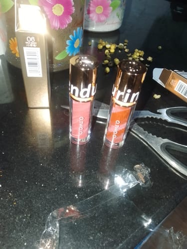 Customer photo review of O.TWO.O ULTRA STAY LOLEPOP LIPSTICK