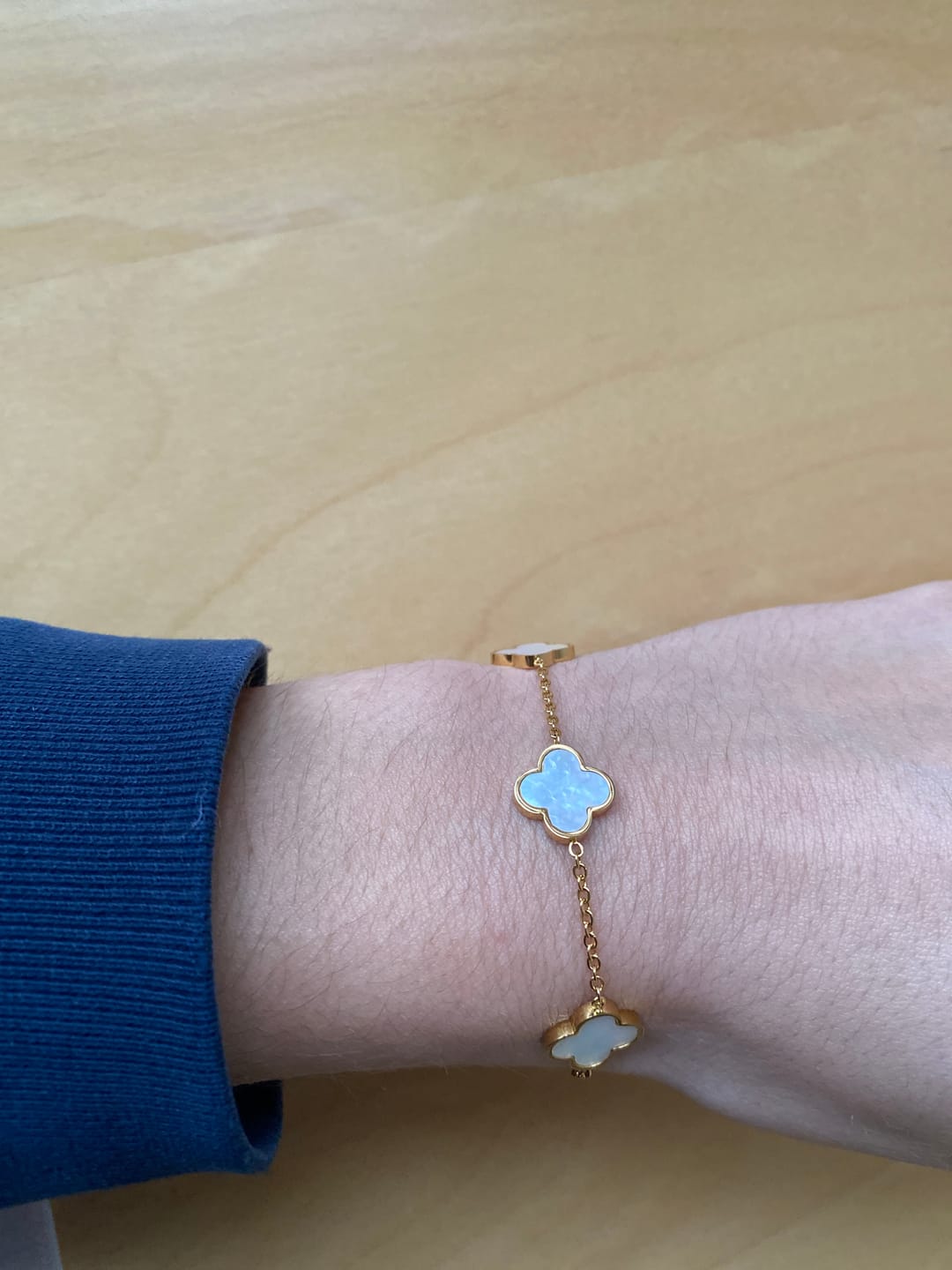 Customer photo review of Clover Perlmutt Armband | 18K vergoldet