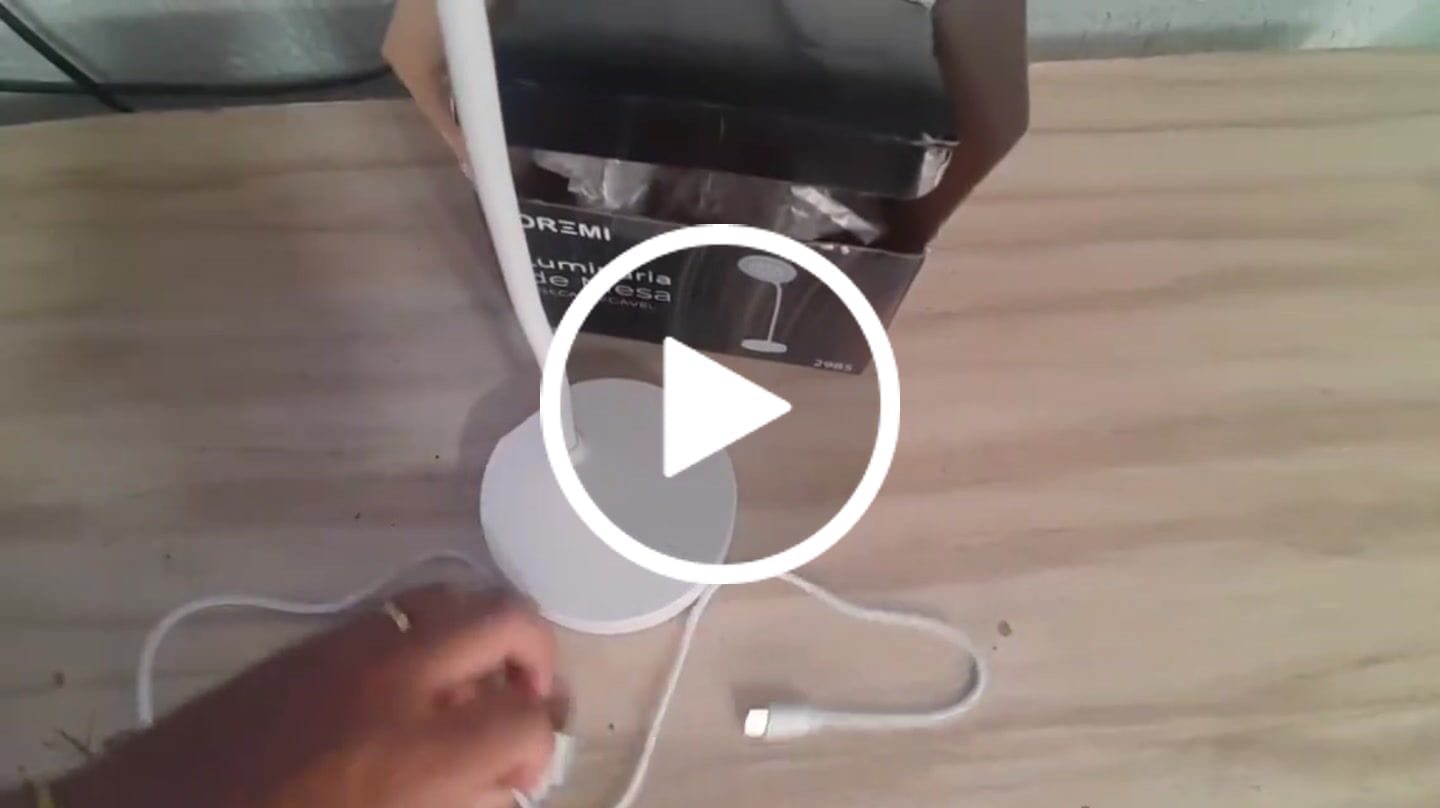 Customer video review of Luminária de Mesa Decorativa LED Flexível Touch