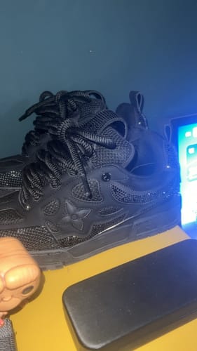 Recensione con foto di un cliente su Sneakers LV Skate Black Crystal