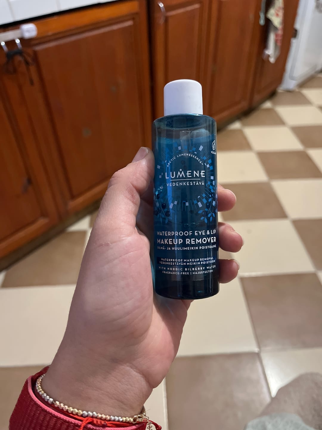 Customer photo review of Двуфазен дегримьор за водоустойчив грим Lumene Cleansing Waterproof Eye & Lip Makeup Remover