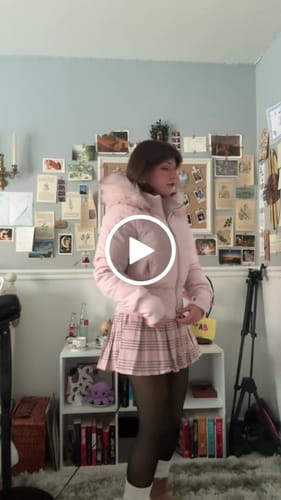 Customer video review of Girly Plaid Pleated High Rise Skirt (Pink)