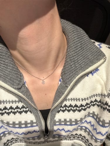 Customer photo review of Collar Plateado Inicial Zirconias