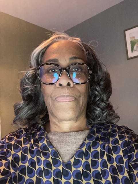Customer photo review of Luvwin 5x5 Closure Salt & Pepper Loose Wave Glueless Bob Wig