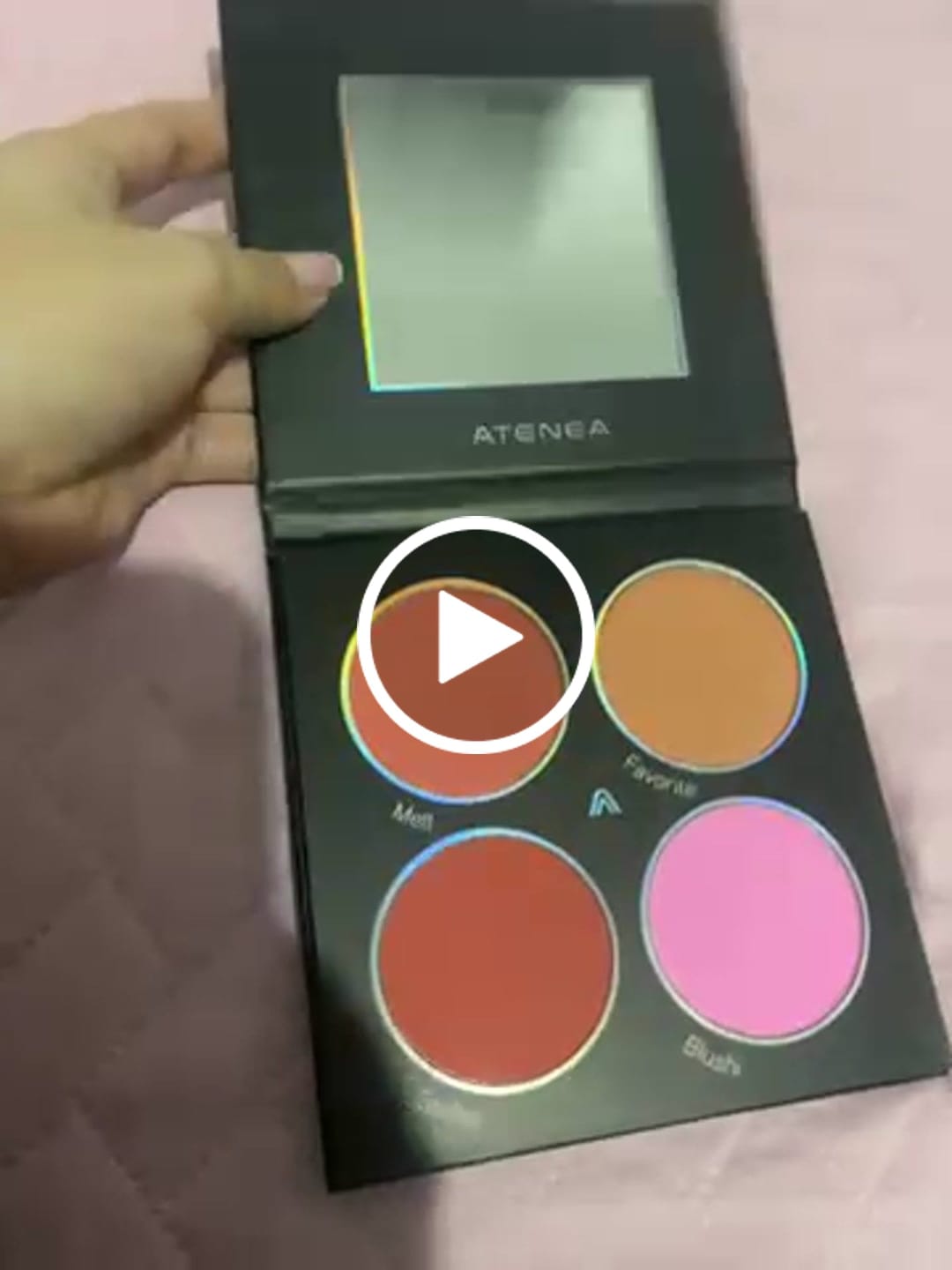 Customer video review of PALETA DE RUBORES GLAMBLACK