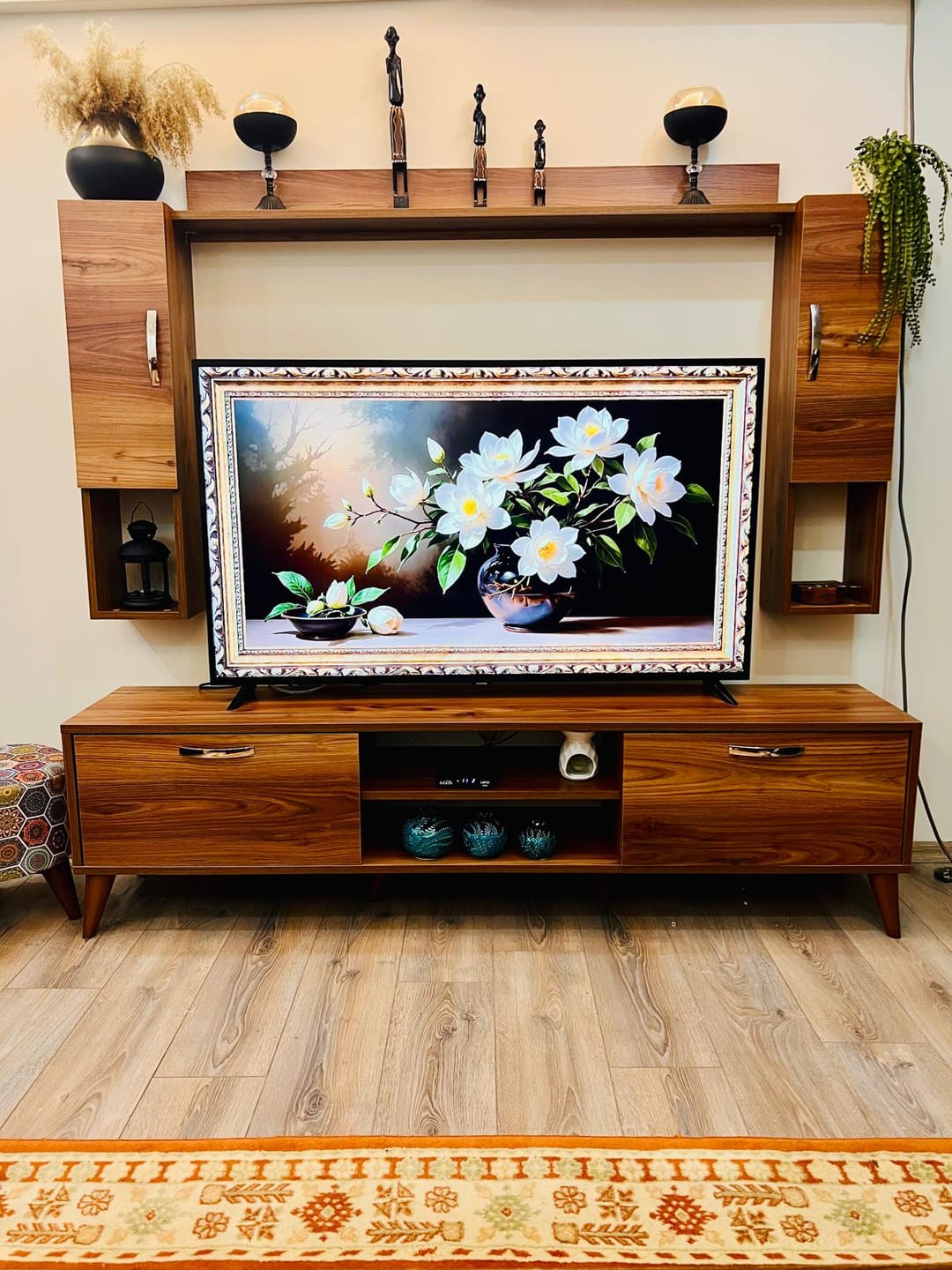 Customer photo review of Rani A9 Duvar Raflı Tv Ünitesi Kitaplıklı Tv Sehpası Duvara Monte Raflı Modern Ayaklı 180 cm Minyatür Ceviz M27