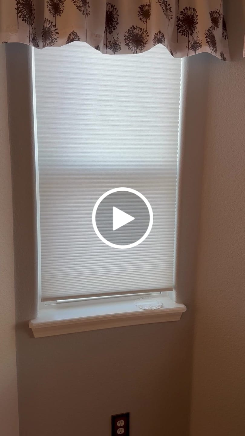 Customer video review of SmartWings Motorized Light Filtering Cellular Shades Nowa