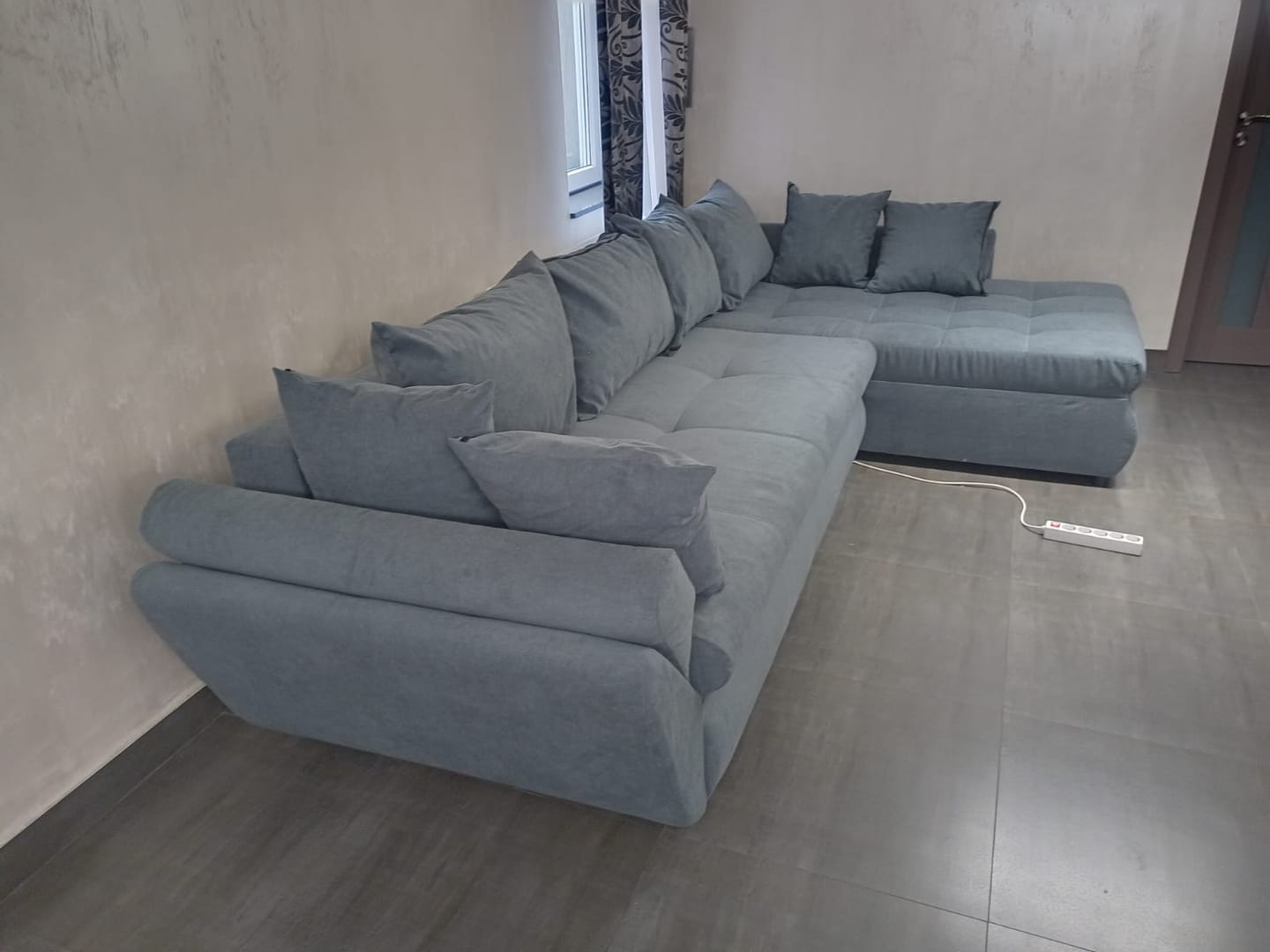 Customer photo review of Colțar extensibil dumonde cu ladă de depozitare si sezut confortabil din spuma HR, Loana XL Enjoy Antracit II 335x185 cm