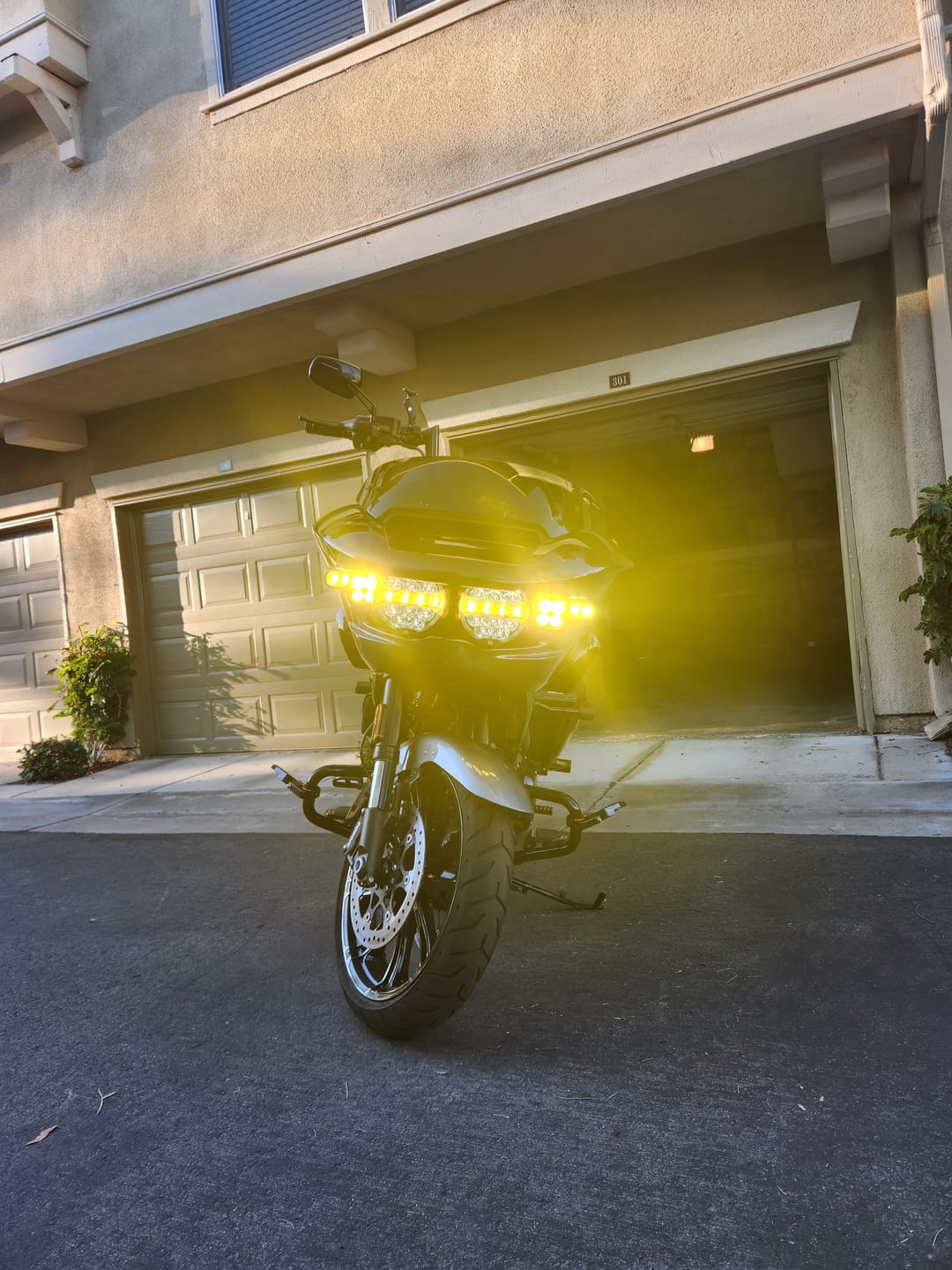 Customer photo review of Full Deck Headlight Kit with Denali Lighting for '24+ Harley-Davidson Road Glide by Kraus Motor Co