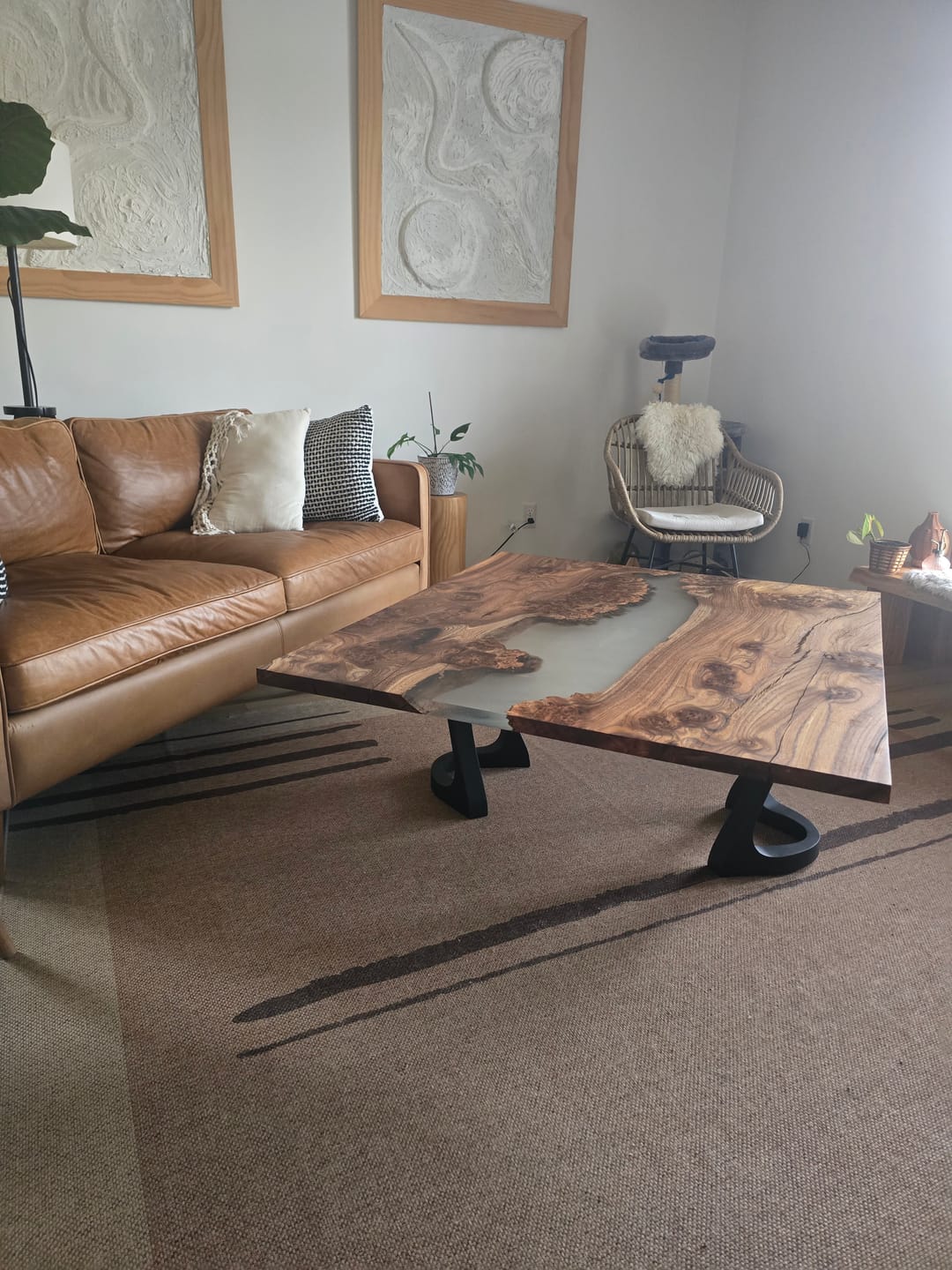 Customer photo review of Bench Legs 117/130 Uzar 16" H for Live Edge Table Top, DIY Projects