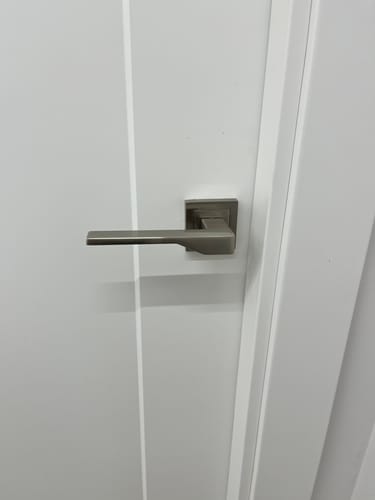 Customer photo review of Manilla elegante de zamak con roseta cuadrada acabado níquel satinado para puertas modelo '520'